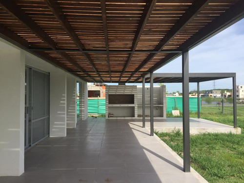 Casa Chalet En Venta Ubicado En San Benito, Villanueva