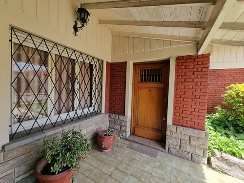 Casa En Venta 4 Amb Con Jardín Y Pileta. Padua