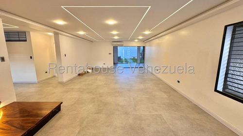 Casa Totalmente Remodelada Y Lista Para Estrenar! 25-24862