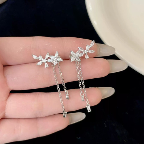Aretes De Plata Mujer Incrustado De Diamantes Con Centro