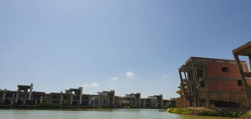Imagen 19 de 22 de Townhouse De 115m2 Con Muelle Privado.