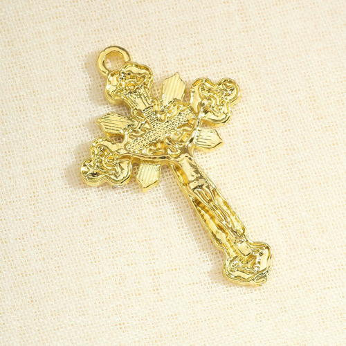 Pingente De Zamac 8 Asas Da Fé Zamac Com Zamac 8 Y Desenho Do Crucifixo E Entremeio Com 4cm De Diâmetro - 2cm De Comprimento X 2cm De Altura - Metade Prata E Metade Dourado Níquel E Latão Por 40 Kit