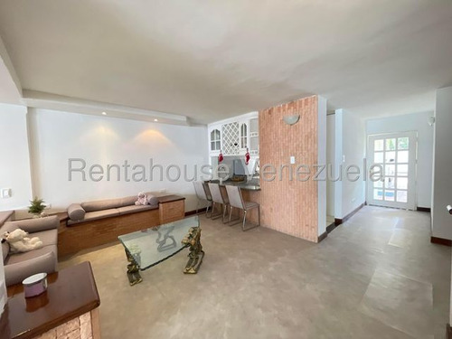 En Alquiler Casa En Urb El Castaño #25-14338 Rm