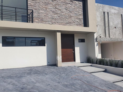 Se Vende, Lomas De Juriquilla, 4 Recamaras, Jardín, 4.5 Baño