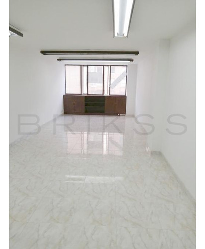 Oficina En Venta En Lago Gaitán. Cod V5149