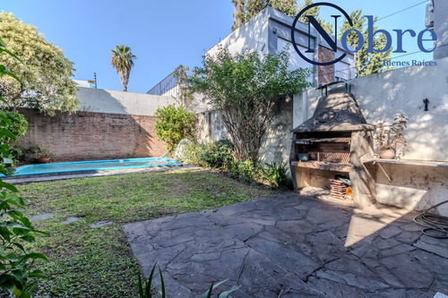 Venta Casa 4 Ambientes Con Galeria Y Pileta En Haedo.
