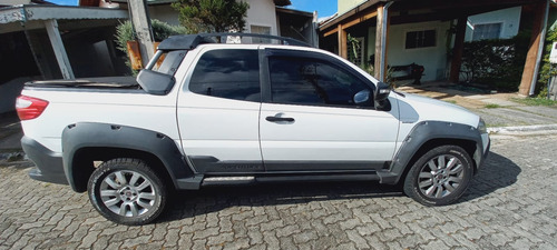Fiat Strada 1.8 16v Adventure Cab. Dupla Flex Dualogic 3p