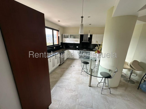 Venta De Amplio Apartamento Monterrey