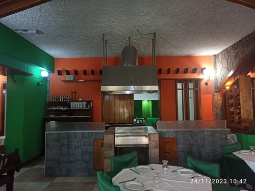 Se Vende Fondo De Comercio De Restaurant Casa Agustin, Ubicado En El C.c La Cascada, Carrizal. Nc