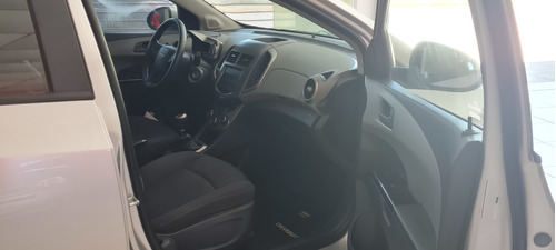 Imagen 6 de 15 de Chevrolet Sonic 2014 1.6 Lt Mx 5 P