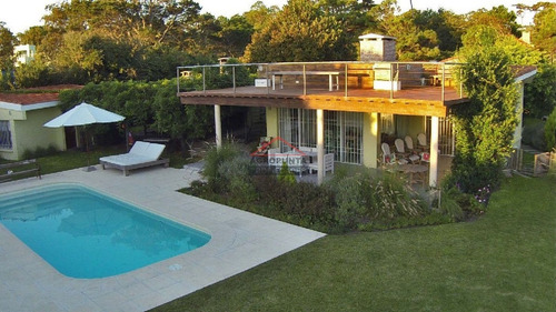 Casa En Pinares, 5 Dormitorios *- Ref: 4123