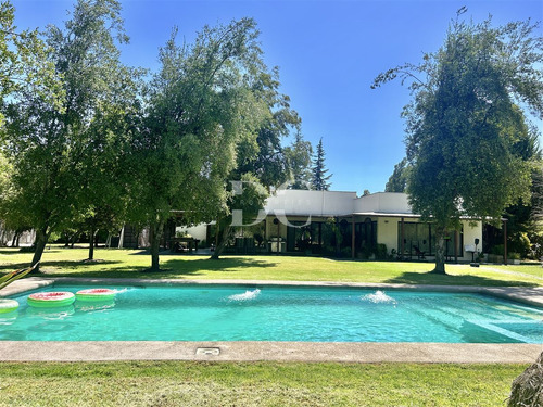 Casa En Venta De 3dorm En Suite Chicureo Poniente Colina