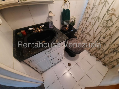 Bello Townhouse En Venta Ubicado En La Tahona 25-15574