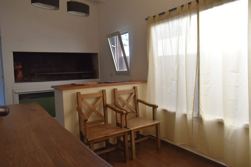 Casa En Venta En Pilar, Barrio La Angélica.