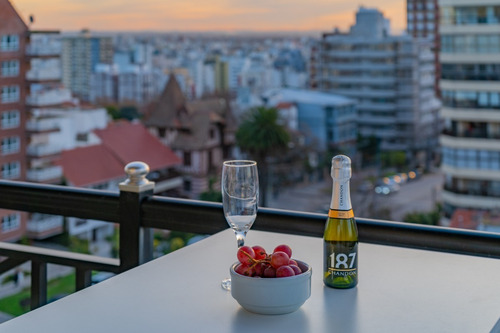 Departamento Varese Güemes Alta Gama Luxury 4/5 Pax Vista Mar