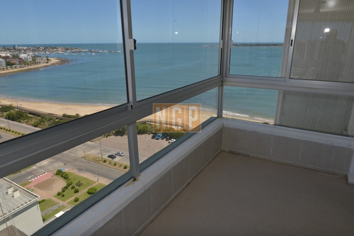 Divino Impecable Con Servicios- Ref: 1382