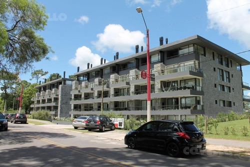Imagen 24 de 30 de Venta Apartamento Unique ! 1 Dormitorio Con 2 Baños, Piso Alto Al Frente ! Se Vende Equipado !!!