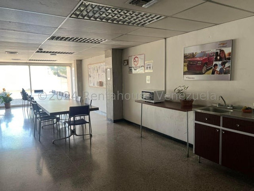Local Comercial ( Concesionario / 3 Niveles / A Pie De Calle ) Venta Prado De Maria (avda. Nueva Granada) Mls-24-20825