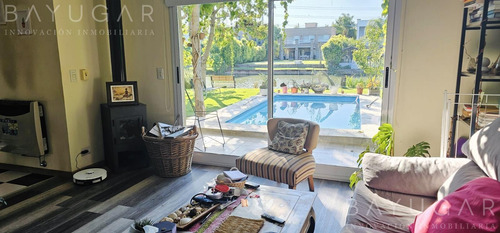 Venta / Casa En Barrio Barrancas De Santa María / Tigre