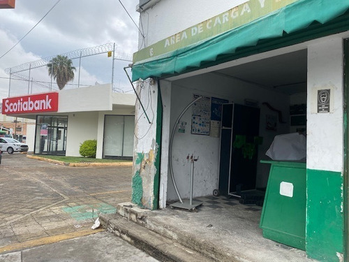 Se Vende Esquina Comercial En 5 De Febrero |
