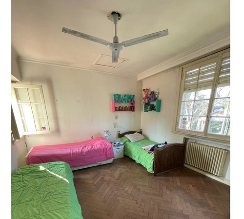 Imagen 19 de 25 de Mitre 1463, Entre Drummond Y Av. Espora, Adrogué Chalet De Estilo Distribuido En Dos Plantas Y Desarrollado Sobre Doble Lote En Inmejorable Ubicación