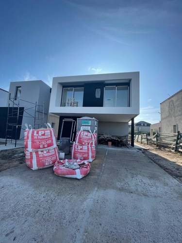 Imagen 5 de 11 de Venta- Casa A Estrenar Y En Construcción En El Rebenque !