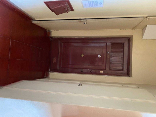 Amplio Departamento Uso Comercial O Habitacional