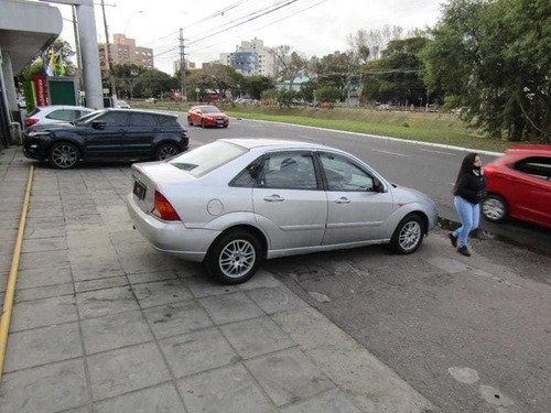 Imagem 3 de 10 de Ford Focus Ghia 2.0lfc