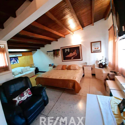 Imagen 11 de 20 de Venta Valle Alto Hermosa Casa Muy Cómoda Con Vista Espectaculares De Ambiente De Montaña En La Urbanización Valle Alto Los Teques. Urbanización Privada Con Calle Ciega