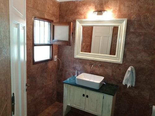 Casa En Venta - 3 Dormitorios 2 Baños 2 Cocheras - 4392 Mts2 - Abasto
