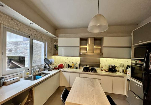 Venta De Casa De 4 Dormitorios En Punta Carretas. 2gjes