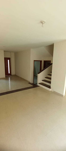 Imagen 2 de 14 de Townhouse En Venta En Mañongo