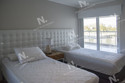 Imagen 7 de 13 de Apartamento En Venta Y Alquiler, En Mansa. - Punta Del Este Mansa