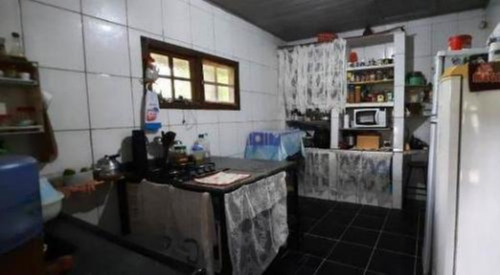 Imagem 3 de 15 de Chácara Em Condomínio No Bairro Parque Serra Mar, Em Peruíbe, Localizada No Lado Serra. Possui Piscina, Churrasqueira, Cozinha Caipira, Forno À Lenha, Campo De Futebol, Playground