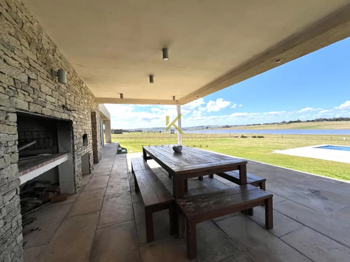 Casa En Venta En Laguna De Los Cisnes