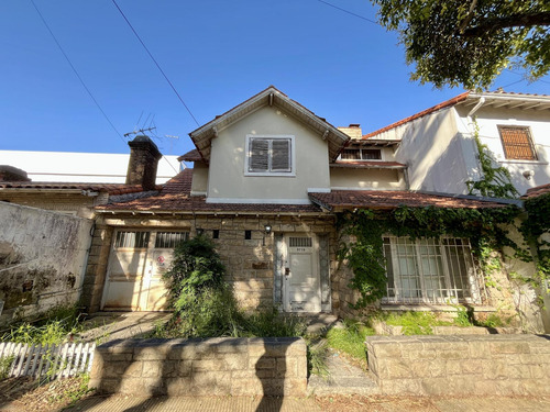 Ideal Terreno De 256m2 Con Casa Para Demoler, Ubicado En La Lucila, Vicente Lopez.