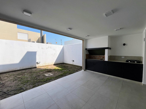 Solares De Manantiales Duplex De 3 Dormitorios En Venta A Estrenar - Ver!