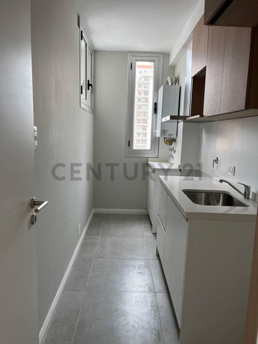 Venta De Departamento En Boulevard, Excelente Vista. Con Cochera