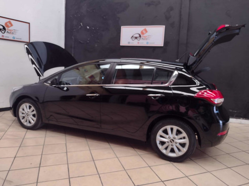 Imagen 14 de 15 de Kia Forte 2.0 Hb Ex At 2018