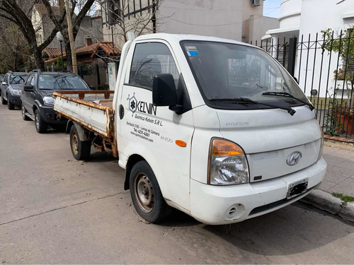 Hyundai Con Detalles H-100 2.4 Premium Solo Caja Con Oxido