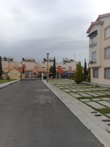 Se Vende Departamento Planta Baja Ubicado En Fraccionamiento Real Navarra La Privada Cuenta Con Porton Electrico