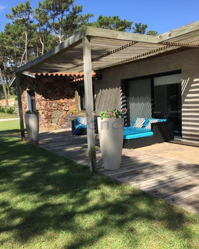 Casa En Punta Del Este, San Rafael- Ref: 852