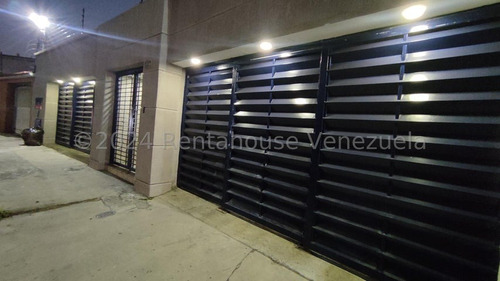Casa En Venta En Colinas De Santa Mónica Con Posible Uso Comercial 24-22420 Cs