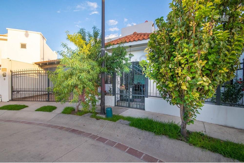 Casa En Venta De Una Planta Autosustentable Y Construida En Dos Lotes En Mayorazgo Residencial.