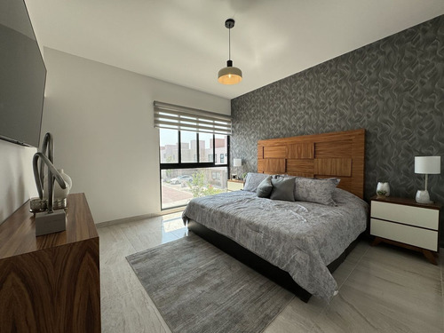 Casa En Venta En Lomas Del Marqués, Qro; Con Recámara En Planta Baja