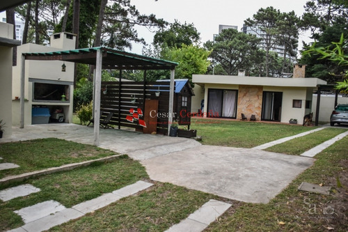 Casa En San Rafael, Punta Del Este, A Pocas Cuadras Del Mar- Ref: 1559