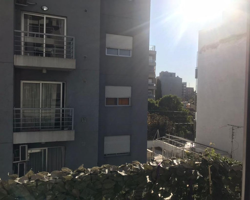 Imagen 2 de 12 de Permuta - Departamento De 2 Ambientes En Venta - Moron Centro