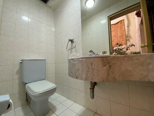 Casa En Venta De 5 Dorm. En Lo Barnechea
