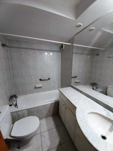 Cómodo Departamento A Pasos Clínica Alemana