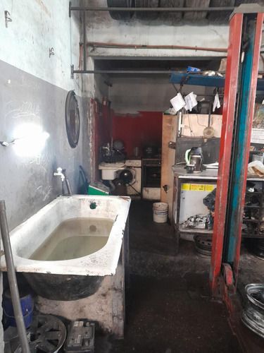 Lote Con Construccion En San Fernando Sobre Avenida